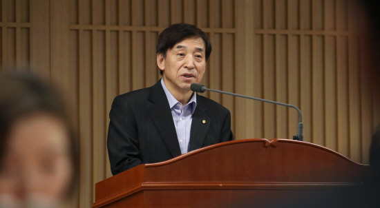 이주열 한국은행 총재가 내년에도 통화정책의 완화기조를 유지할 필요가 있다고 언급했다.ⓒ연합