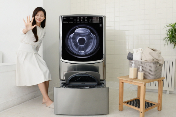 LG전자는 1일 드럼세탁기 '트롬 플러스' 신제품(모델명: F21VBT, 21kg)을 출시했다.ⓒLG전자