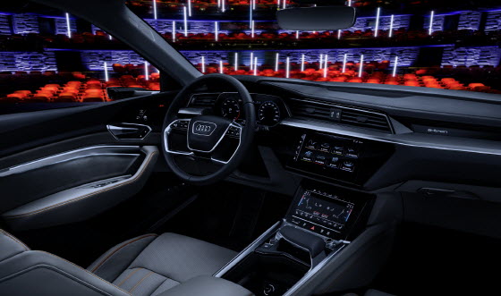 아우디는 이번 CES 2019에서 자동차를 가상현실 경험 플랫폼으로 통합하는 기술 선보였다.ⓒ아우디