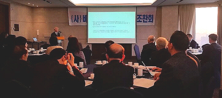 손봉호 전 동덕여자대학교 총장은 17일 서울 중구 롯데호텔에서 ‘한국사회의 윤리문화’를 주제로 가진 바른경제동인회 조찬강연에서 