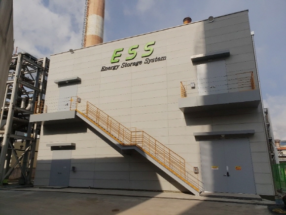 깨끗한나라 청주공장에 ESS(Energy Storage System, 에너지저장장치)를 도입ⓒ깨끗한나라