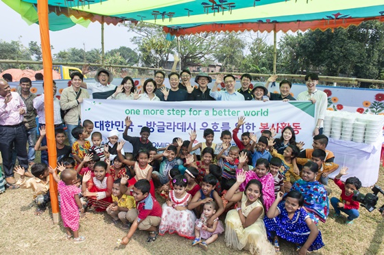 SK증권은 한국중부발전·에코아이와 지난 19일부터 양일간 방글라데시 수도 다카 인근 지역(Shampur마을)에서 '쿡스토브 보급사업'을 시행했다고 21일 밝혔다.ⓒSK증권