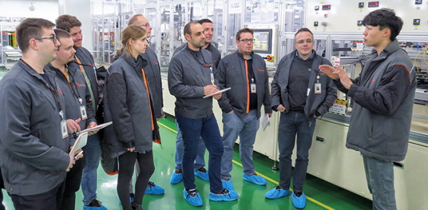 SK이노베이션 헝가리 전기차 배터리 생산공장에서 근무할 현지 엔지니어들이 국내 사업장을 방문해 교육을 받고 있다. [사진=SK이노베이션]