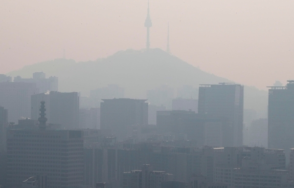 지난 1월 서울을 뒤덮은 미세먼지로 인해 도심이 뿌옇게 보이고 있다.ⓒ연합뉴스