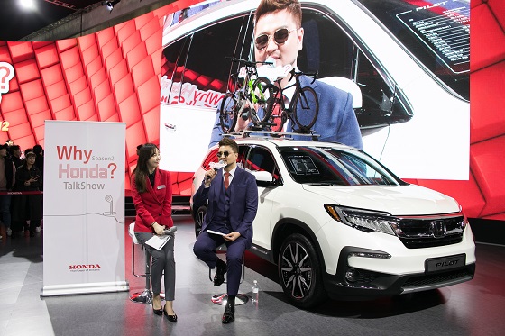 혼다 파일럿 홍보대사 가수 김태우가 지난 30일 2019 서울모터쇼에 참석해 '와이 혼다 토크 쇼(Why Honda Talk Show)'를 진행하는 모습 ⓒ혼다코리아