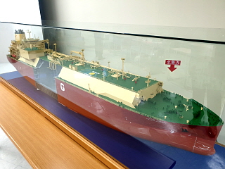 SK E&S의 LNG수송선 모형. ⓒEBN