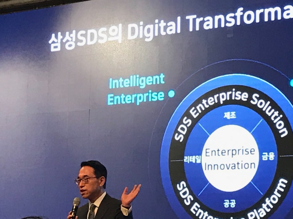 홍원표 삼성SDS 대표가 8일 열린 'REAL 2019' 행사에서 '디지털 트랜스포메이션 프레임워크'를 소개하고 있다. ⓒEBN