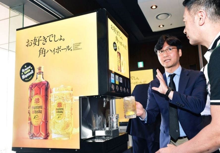 일본계 위스키회사 빔산토리의 제품을 국내에 수입·유통하는 빔산토리코리아는 지난 28일 서울시내 한 호텔에서 일부 외식업소 관계자들을 초청해 '산토리 고메 세미나'를 개최하고 하이볼머신에 대해 설명했다.
