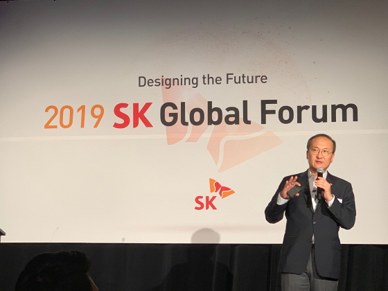 이석희 SK하이닉스 사장이 15일(현지시간) 미국 캘리포니아주 샌프란시스코에서 개최한 '2019 SK 글로벌 포럼'에서 사업전략을 발표하는 모습