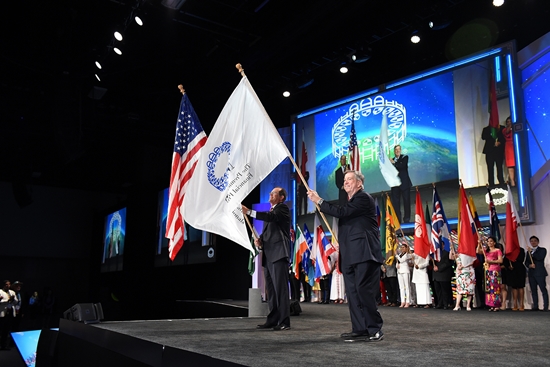 미국 마이애미에서 열린 MDRT 연차총회에서 총회의 시작을 알리는 국기 세레모니가 진행되고 있다.ⓒMDRT협회
