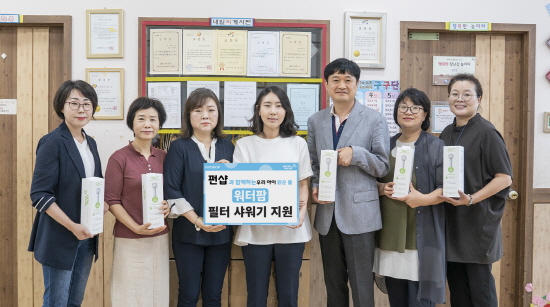 CJ ENM 오쇼핑부문은 전국지역아동센터협의회 인천지부 서구지회에 ‘워터팜 샤워헤드 세트’ 200개를 기부했다.
