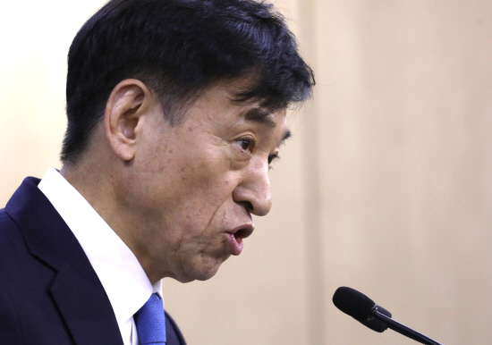 이주열 한국은행 총재가 일본 수출제한조치에 대해 