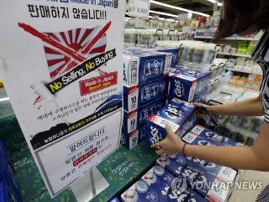서울 하나로마트 창동점 주류 매대에 일본산 제품을 판매하지 않는다는 안내물이 부착돼 있다.ⓒ연합뉴스