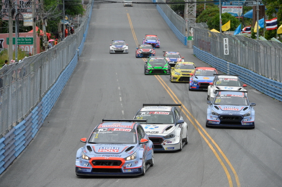 8월 31일부터 9월 1일까지 태국 방센 스트리트 서킷(Bangsaen Street Circuit)에서 열린 TCR 아시아 시리즈 시즌 마지막 대회에서 현대자동차 ‘i30 N TCR’과 폭스바겐 ‘골프 GTI TCR’, 아우디 ‘RS3 LMS TCR’ 등이 경주하고 있는 모습ⓒ현대차