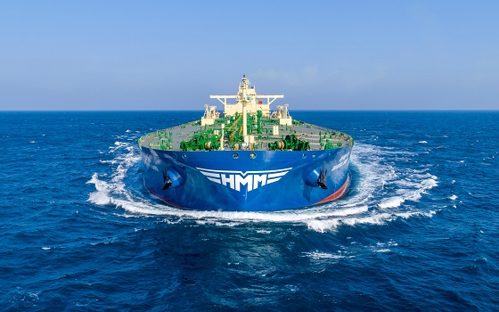 현대상선이 보유한 30만톤급 초대형 유조선 유니버셜 리더호가 바다를 항해하고 있다.ⓒ현대상선