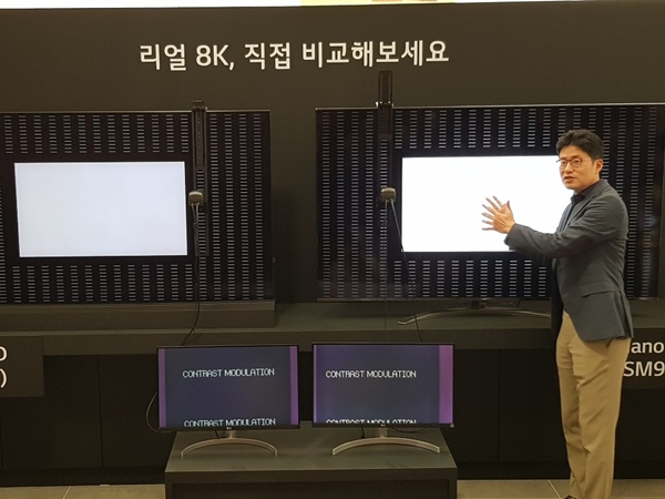 이정석 HE마케팅커뮤니케이션 담당 상무가 17일 여의도 트윈타워에서 열린 기술설명회에서 양사의 8K TV에 대해 설명하고 있다. ⓒEBN