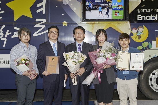 삼성SDI가 2019 교육기부박람회에서 '푸른별 환경학교'로 대상을 수상했다.[사진제공=삼성SDI]