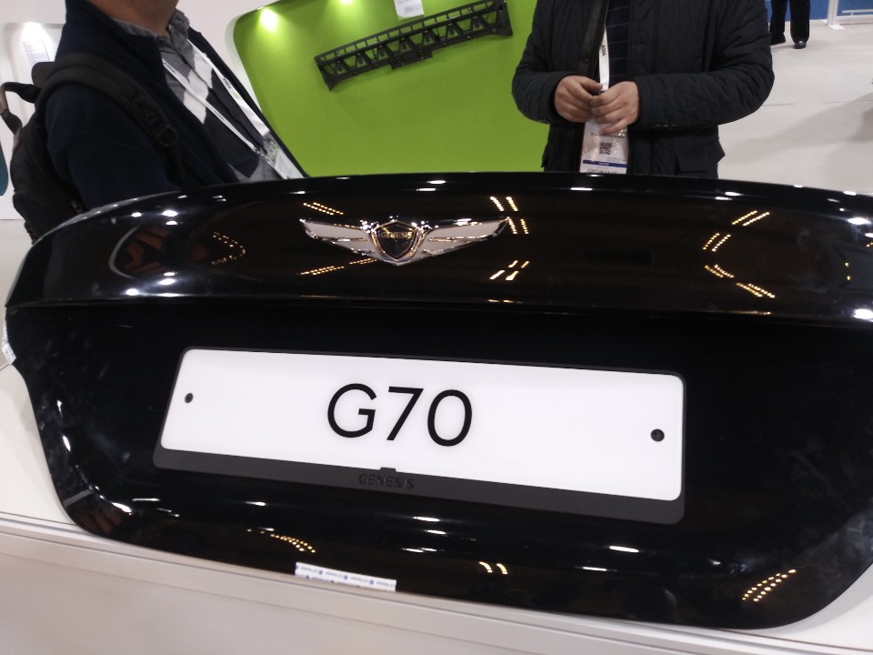 탄소복합소재로 만든 현대차의 제네시스G70 차량 외관. 