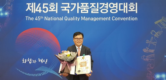 임갑출 MCM 대표가 지난 13일 코엑스 오디토리움에서 개최된 '제45회 국가품질경영대회'에서 철탑산업훈장을 수상했다.ⓒMCM