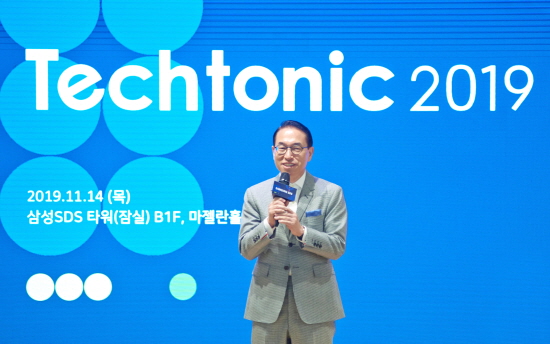 삼성SDS 대표이사 홍원표 사장이 14일 잠실캠퍼스에서 열린 개발자 콘퍼런스 'Techtonic 2019'에서 인사말을 하는 모습