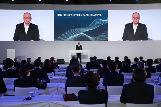 BMW 그룹 코리아가 개최한 '2019 협력사의 날'에서 안드레아스 벤트 BMW 그룹 구매 및 협력사 네트워크 총괄이 발언을 하고 있다. ⓒBMW 그룹 코리아