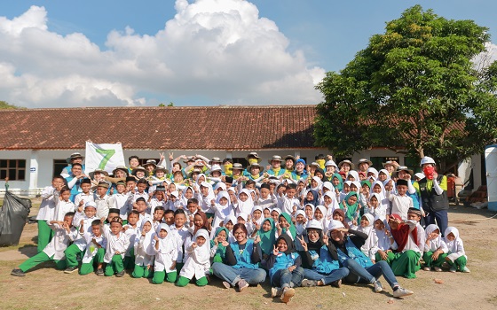 포스코 대학봉사단 비욘드는 지난 11일부터 20일까지 인도네시아 찔레곤에서 학교 건축 및 교육봉사 활동을 펼쳤다.ⓒ포스코