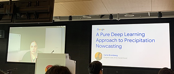 구글에서 '공익을 위한 AI' 프로젝트 리더를 맡고 있는 칼라 브롬버그가 4일 화상회의를 통해 구글의 기상예측 모델 '나우캐스트'에 대해 설명하고 있다. ⓒEBN 문은혜기자