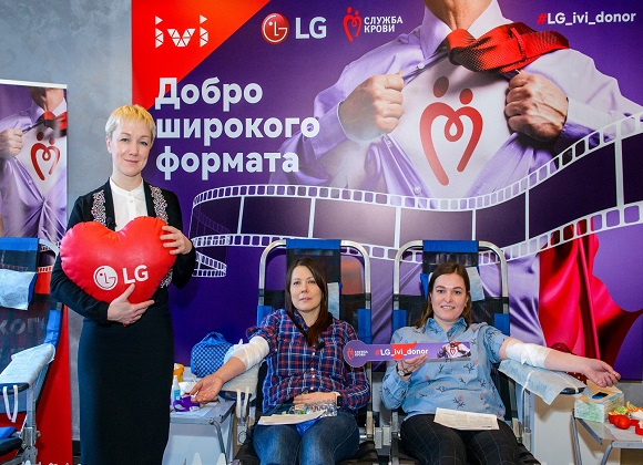 LG전자가 19일 러시아 모스크바에서 러시아 콘텐츠 업체 ‘ivi’와 함께 헌혈행사를 진행했다. 참가자들이 헌혈행사에 참여하고 있다.
