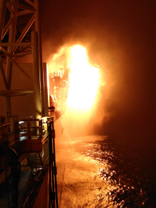 포스코인터내셔널이 A-3 광구 해상 시추선에서 진행된 마하-1 산출시험 장면