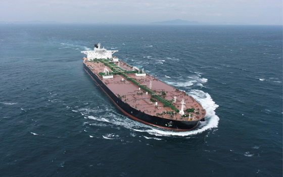 대우조선해양이 건조한 30만톤급 초대형 원유운반선(VLCC)가 바다를 항해하고 있다.ⓒ대우조선해양