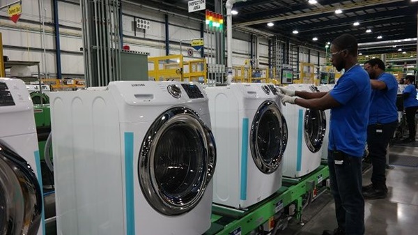 미국 사우스 캐롤라이나주 뉴베리카운티에 위치한 삼성전자 생활가전 공장에서 직원들이 세탁기를 생산하고 있다.ⓒ삼성전자
