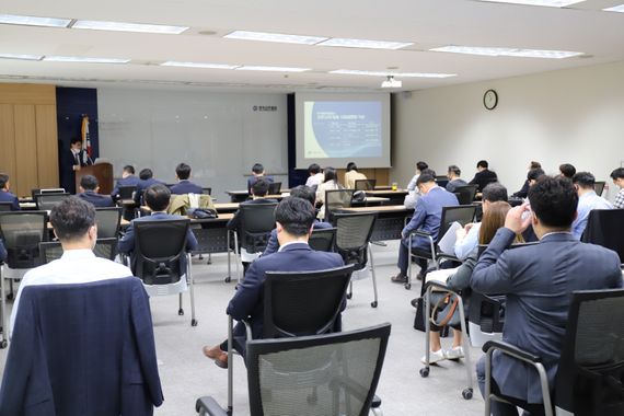 한국선주협회는 지난 13일 여의도 해운빌딩에서 한국해양진흥공사와 '코로나19 대응 사업설명회'를 개최했다. ⓒ한국선주협회