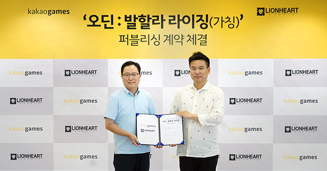 조계현 카카오게임즈 대표(왼쪽)와 김재영 라이온하트 스튜디오대표(오른쪽)ⓒ카카오게임즈