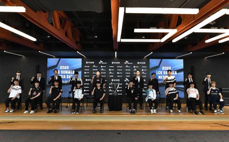 '2020 우리은행 LoL 챔피언스 코리아' 서머 개막 온라인 미디어데이 단체사진ⓒ라이엇 게임즈