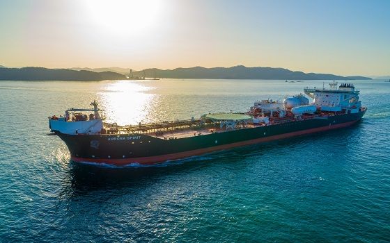 삼성중공업이 건조한 세계 최초의 액화천연가스(LNG) 이중연료 추진 셔틀탱커가 바다를 항해하고 있다.ⓒ삼성중공업