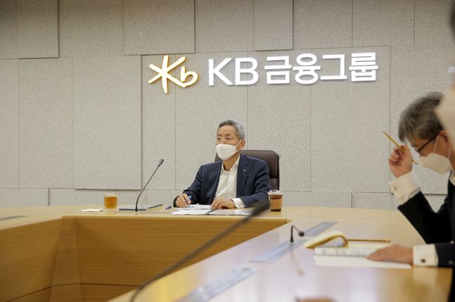 KB금융그룹이 'KB뉴딜·혁신금융협의회'를 열고 한국판 뉴딜 정책에 적극 동참하기로 했다.ⓒKB금융그룹