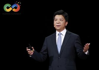 궈 핑 화웨이 회장이 23일 중국 상하이에서 열린 ICT 컨퍼런스(화웨이 커넥트 2020) 기조 연설을 하는 모습 ⓒ화웨이