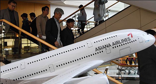 아시아나항공이 손자회사 금호리조트의 매각을 검토한다고 공식화하면서 계열사 분리매각에 시동을걸었다.ⓒ데일리안
