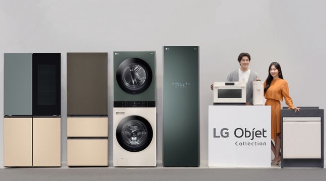 LG전자의 새로운 공간 인테리어 가전 브랜드 'LG Objet Collection(LG 오브제컬렉션)'. 왼쪽부터 LG 오브제컬렉션 상냉장 하냉동 냉장고, 김치 냉장고, 워시타워, 스타일러, 광파오븐, 정수기, 식기세척기.ⓒLG전자