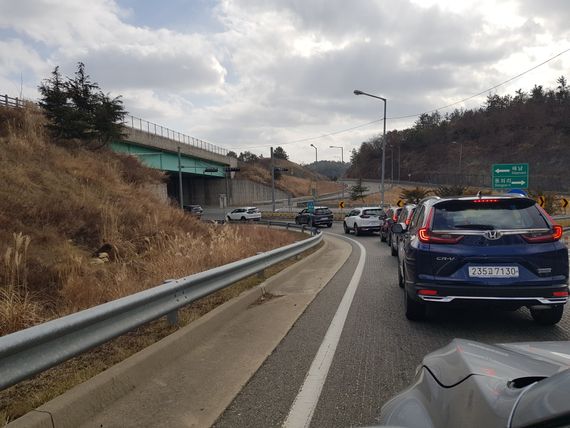 2일 CR-V 하이브리드 차량들이 공도를 주행하고 있다. ⓒEBN