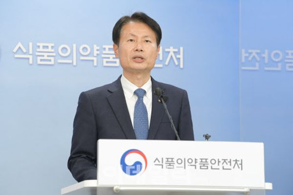 식품의약품안전처가 화이자사의 코로나19 백신 '코미나티주'에 대해 최종 품목허가를 결정했다.ⓒ식품의약품안전처