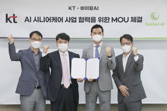 KT가 바이칼AI와 서울 광진구 건국대학교 창의관에서 업무협약을 체결하는 모습. (왼쪽부터) 바이칼AI 최성봉 부대표, 바이칼AI 윤기현 대표, KT 임채환 AI/DX플랫폼사업본부장, KT 배철기 AI/DX B2B사업담당 ⓒKT