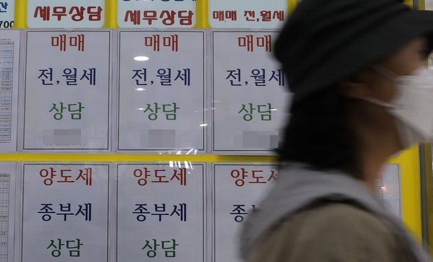 지난 8월 13년 만에 가장 높은 상승률을 기록했던 수도권 집값 상승 폭이 9월에 이어 10월에도 축소됐다.ⓒ연합