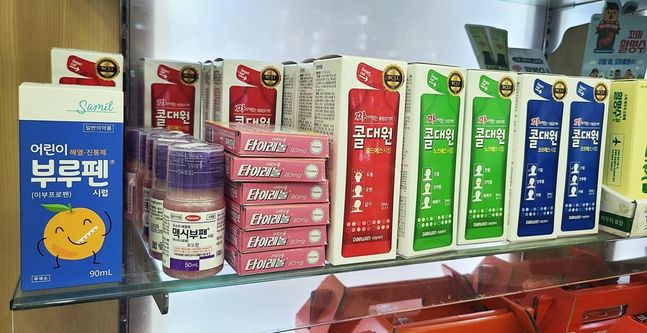 서울시 서초구 서초동 한 약국에 감기약이 진열돼 있다.ⓒEBN