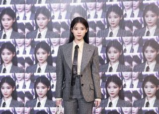 구찌 '쌍둥이 컬렉션' 밀란 패션쇼에 아이유 참석