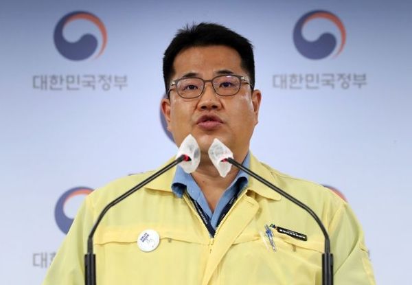 위드 코로나 전환 때부터는 백신 미접종자의 다중이용시설 이용 및 행사 참여가 부분적으로 제한될 것으로 보인다.ⓒ연합