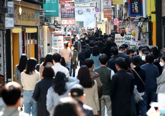 코로나19 신규 확진자 수가 나흘 연속 2000명대를 유지하고 있는 것으로 나타났다.ⓒ연합