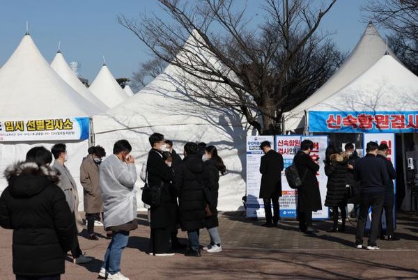 코로나19 신규 확진자 수가 동시간대 최다를 다시 갱신했다.ⓒ연합