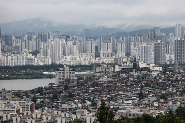 서울 남산에서 바라본 용산구 일대 아파트 단지들 모습.ⓒ연합