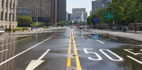 화요일인 12일은 전국이 대체로 흐린 가운데 내륙을 제외한 대부분 지역에서 비가 그치면서 '찜통 더위'가 시작되겠다. ⓒ서울시